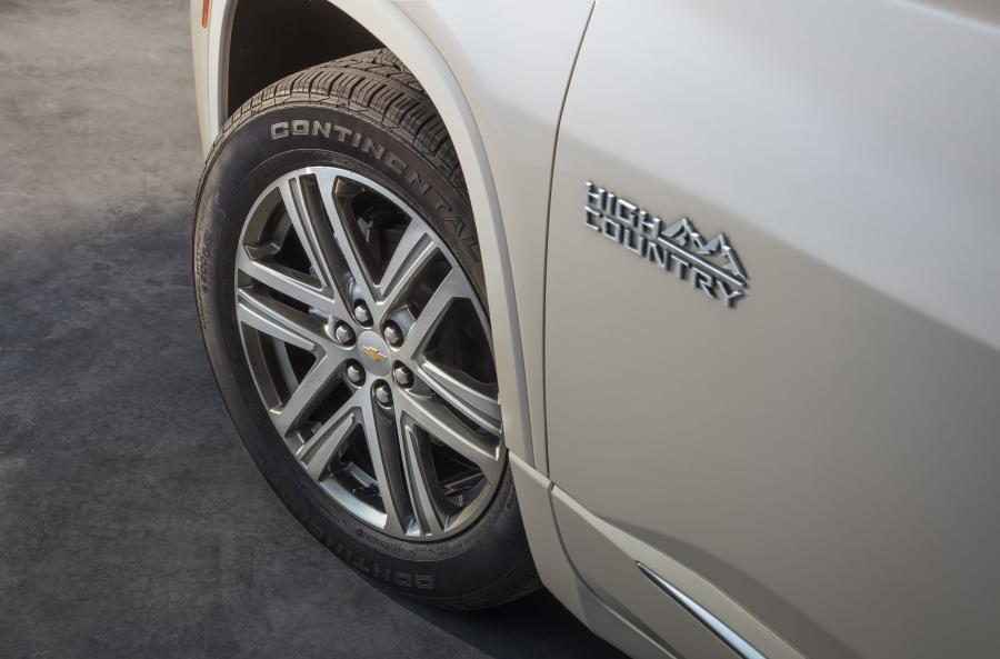 Колеса Chevrolet Traverse High Country 2020 года  (фото 7 из 20)